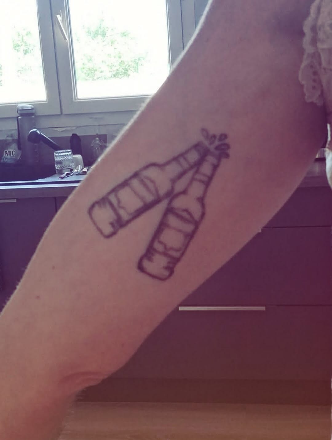 Tattoo by @lamainbleue_tattoo — illustrative