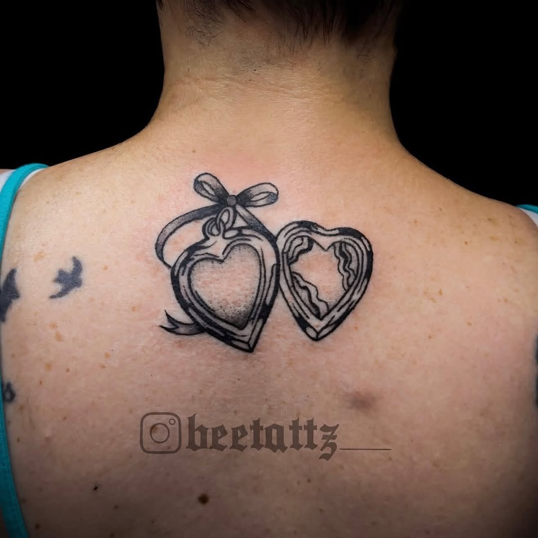 Tattoo by @beetattz_ — black_and_grey