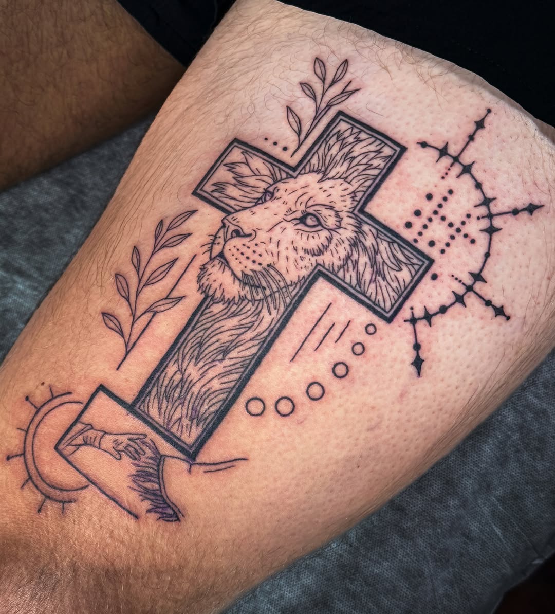 Tattoo by @ashleyyplatt.tattoos — blackwork