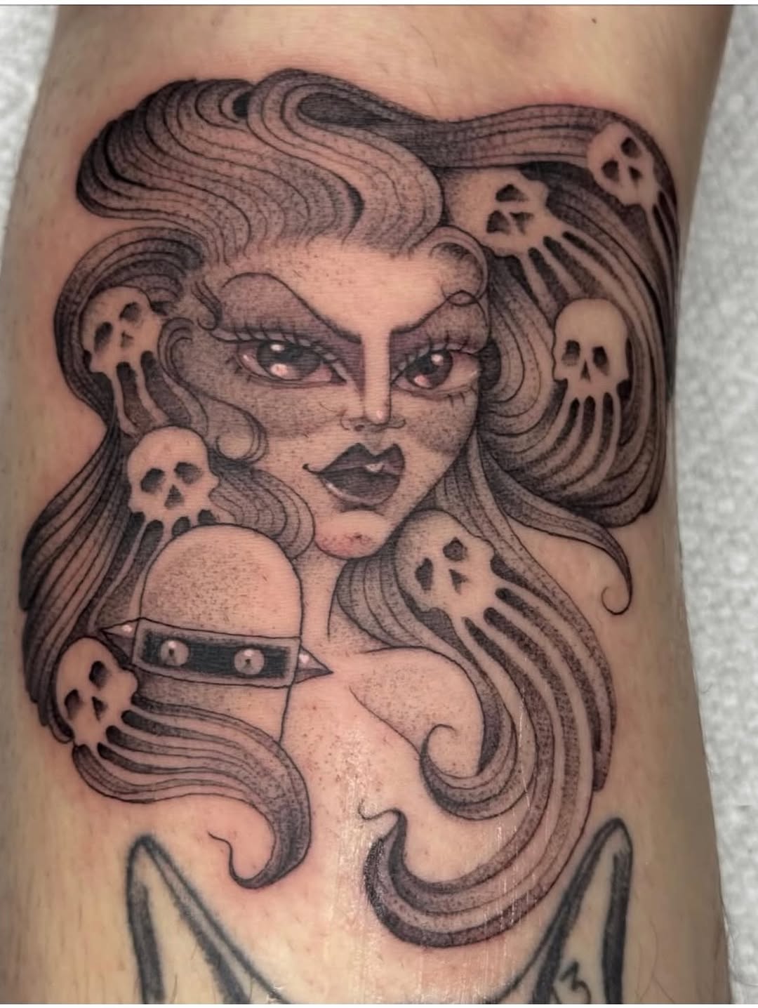 Tattoo by @lizrd.tats — neo_traditional, black_and_grey