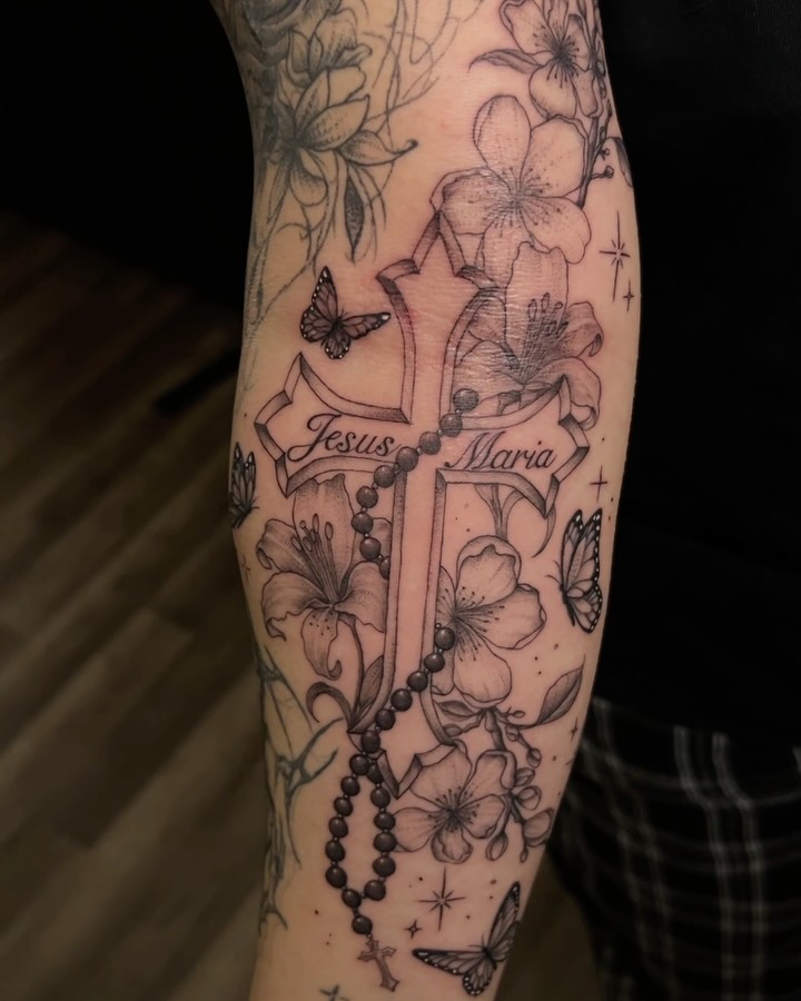 Tattoo by @iraymi.tattoos โ black_and_grey