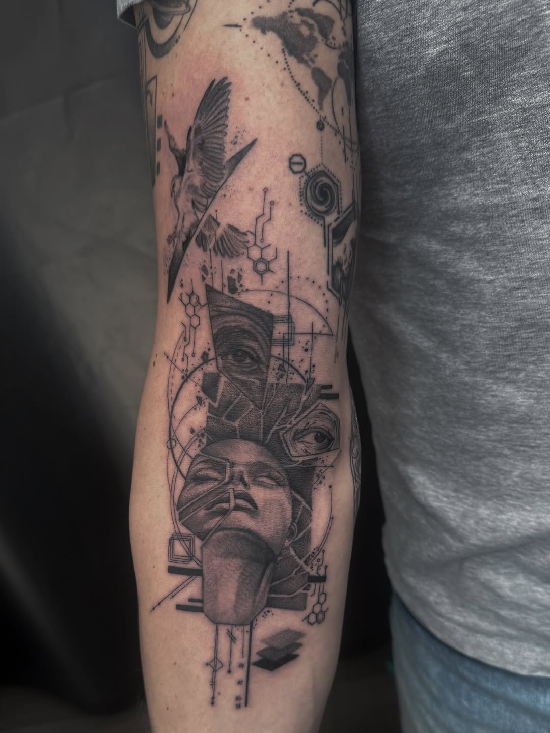 Tattoo by @stephtattoos_ — black_and_grey, geometric
