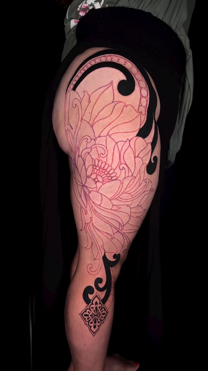 Tattoo by @kelsey.carmela โ japanese_irezumi, blackwork