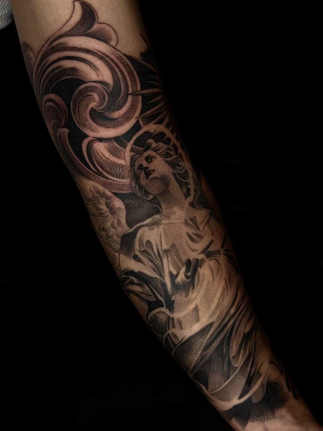 Tattoo by @dmisetattoos โ black_and_grey, realism