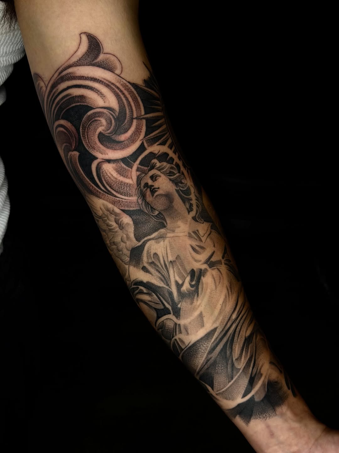 Tattoo by @dmisetattoos โ black_and_grey, realism