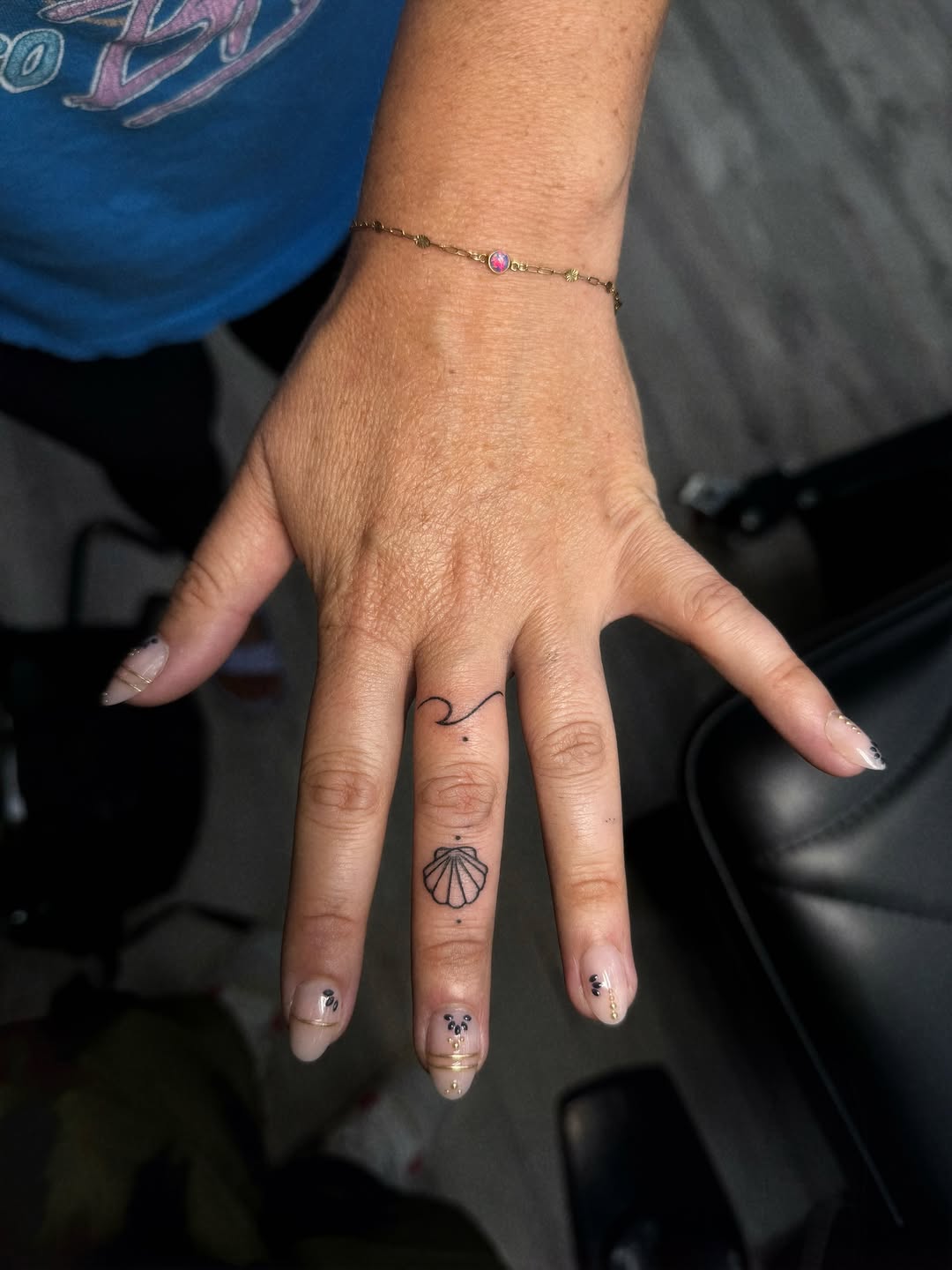 Tattoo by @ecxduzit — fine_line, minimalist