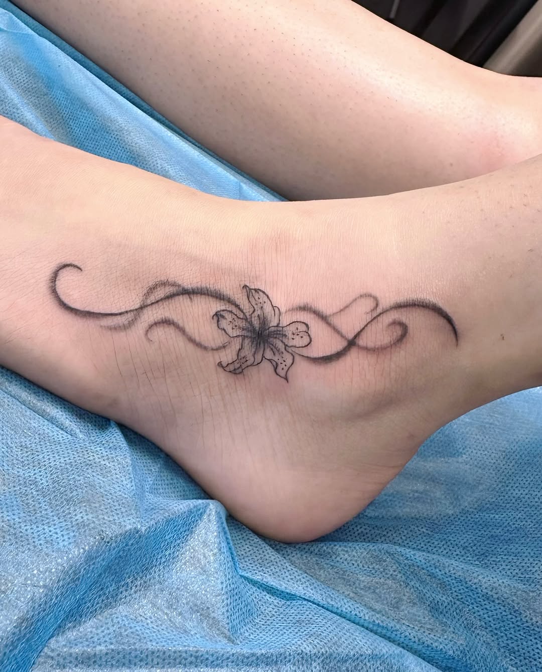 Tattoo by @miastattoo2 — fine_line