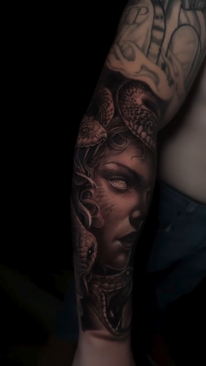 Tattoo by @el_bryan_ta2_ — realism, black_and_grey
