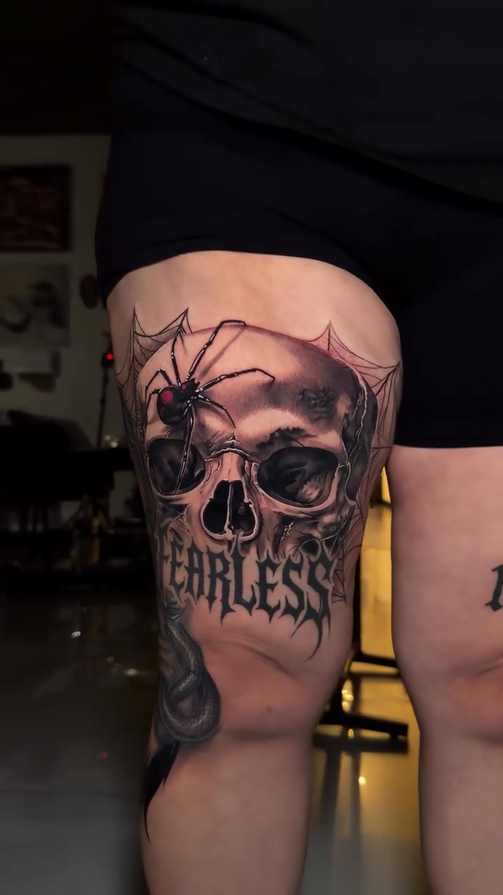 Tattoo by @elfamosoflames — black_and_grey, realism