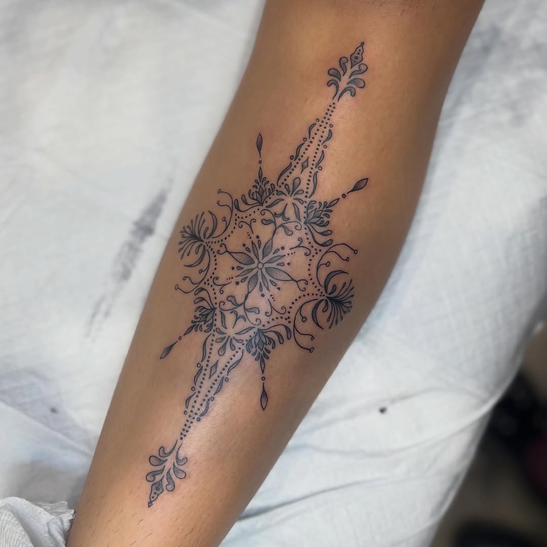 Tattoo by @_olive_tattoos_ — fine_line, ornamental