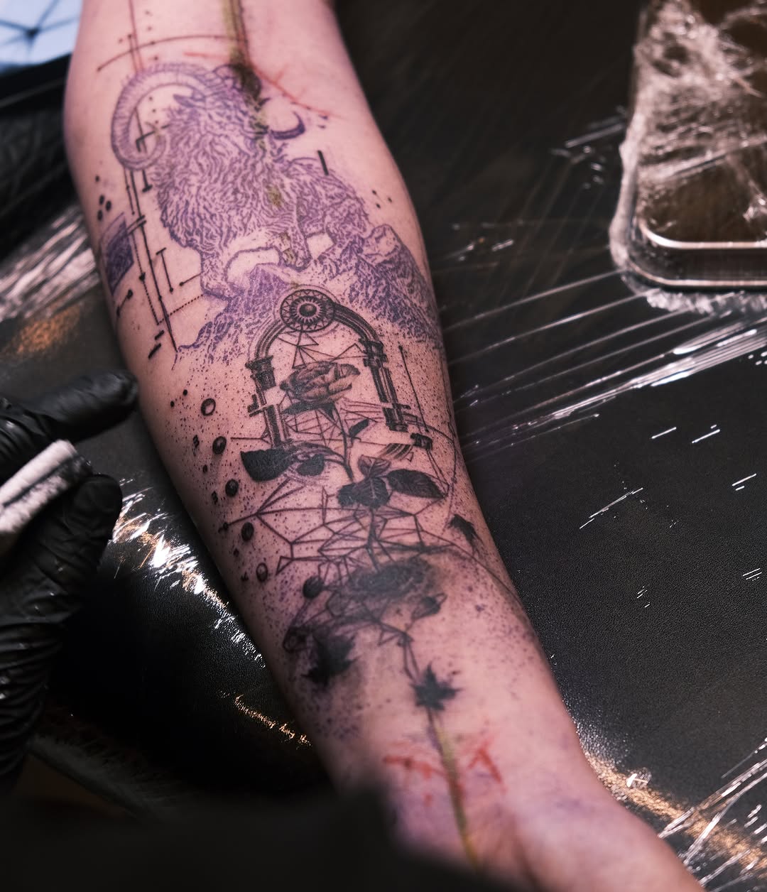 Tattoo by @even_gmt.ink — black_and_grey, geometric
