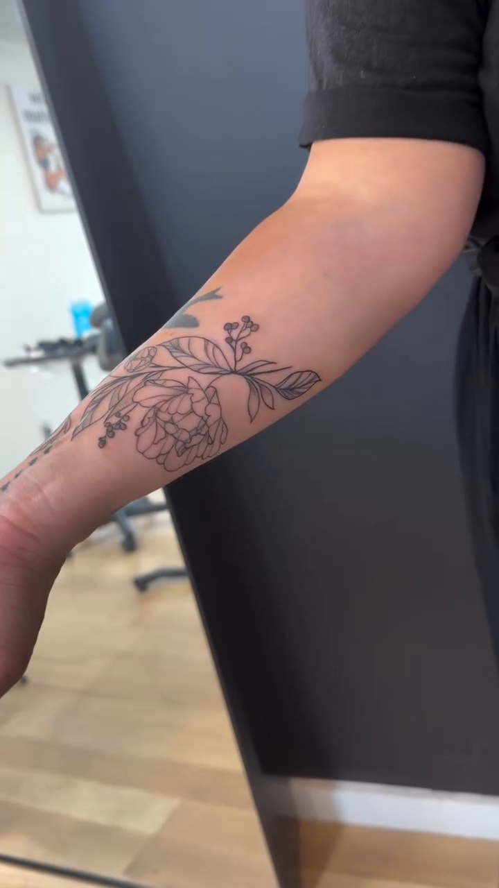 Tattoo by @tolzinink — fine_line