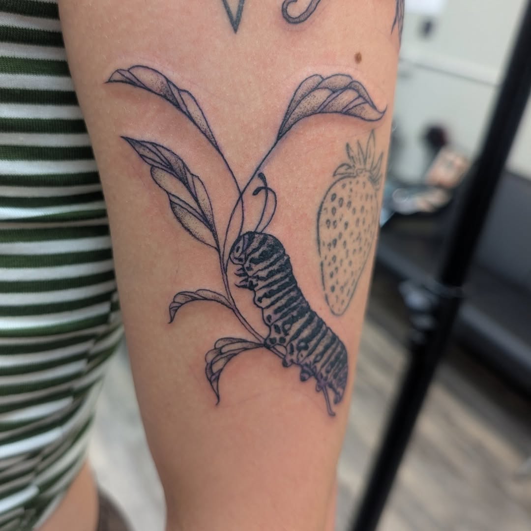 Tattoo by @taliaz_tattoos โ dotwork