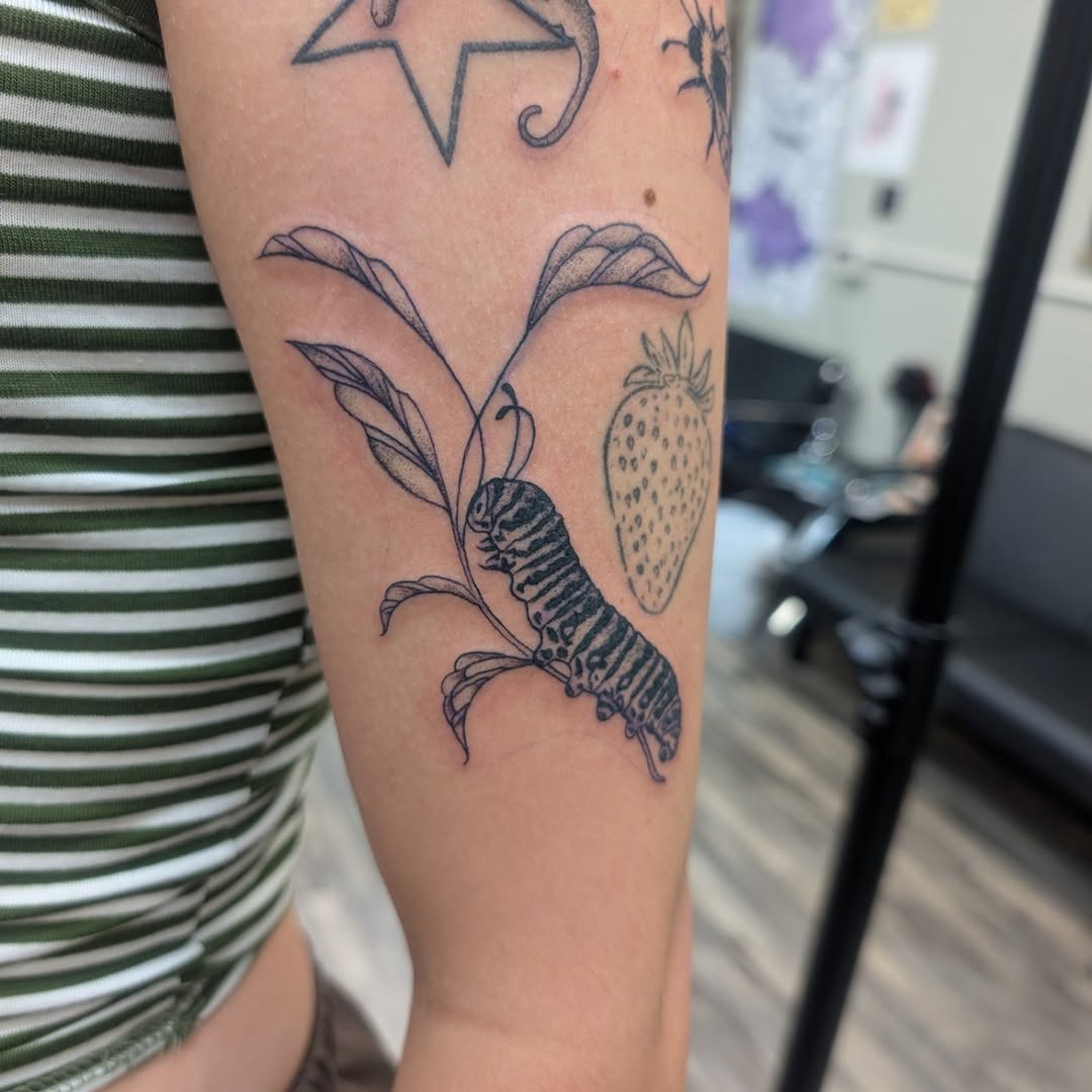 Tattoo by @taliaz_tattoos โ dotwork