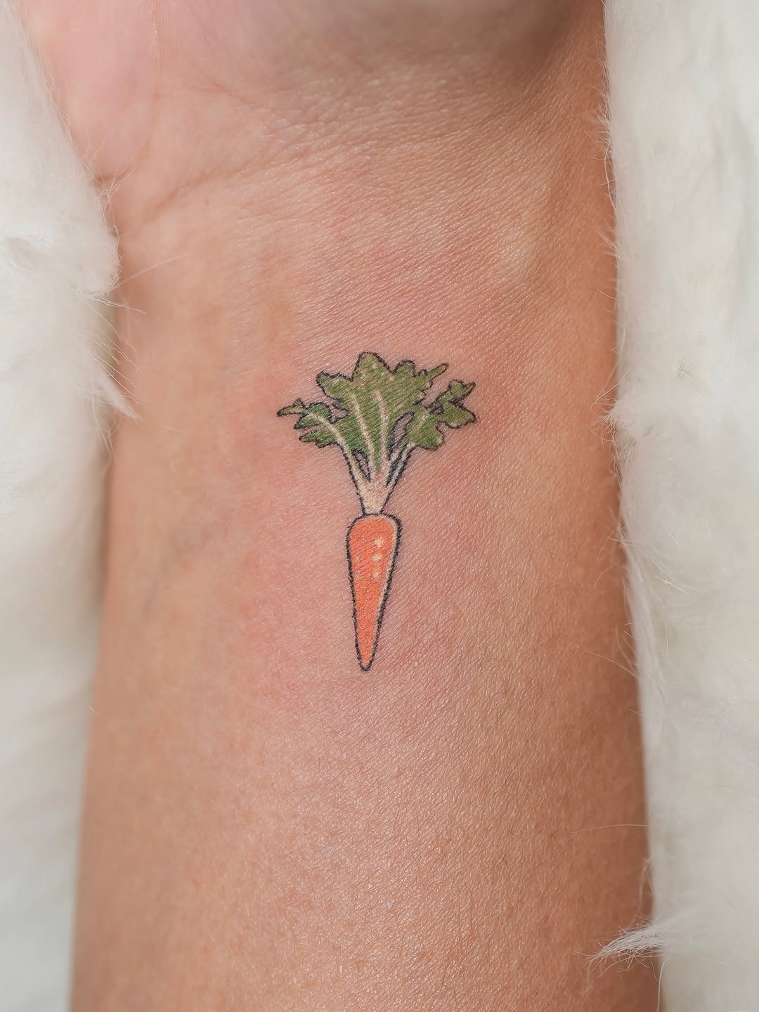 Tattoo by @ink_bijou β fine_line, minimalist