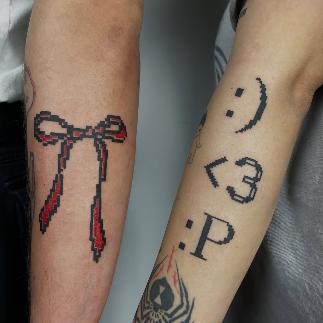 Tattoo by @pls_tnx โ minimalist