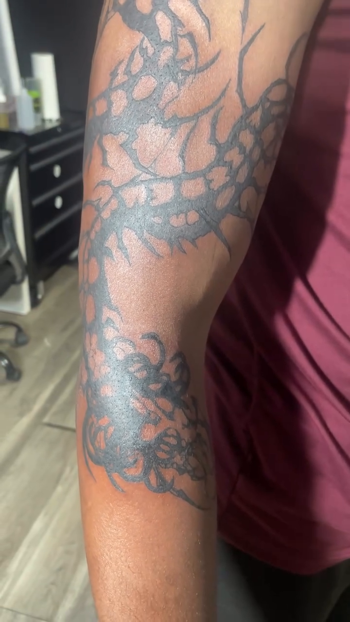 Tattoo by @dfineink — blackwork, japanese_irezumi