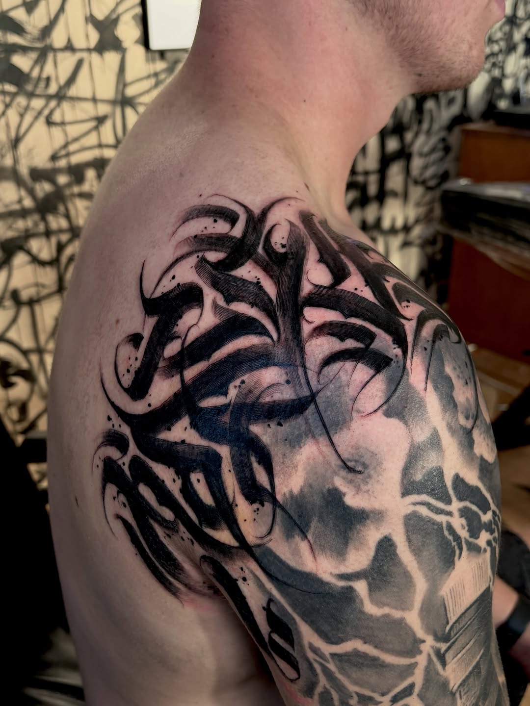 Tattoo by @italoholietattoo — blackwork