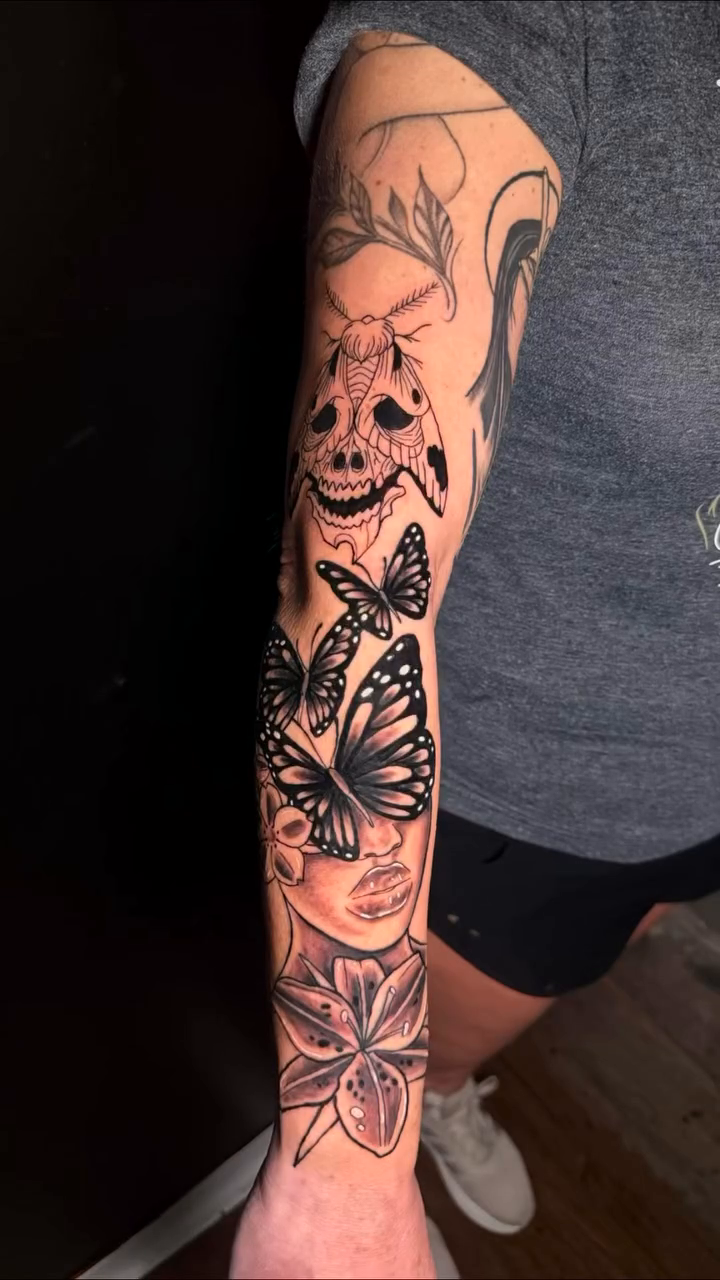 Tattoo by @dreadmoor_tattoos โ black_and_grey, realism