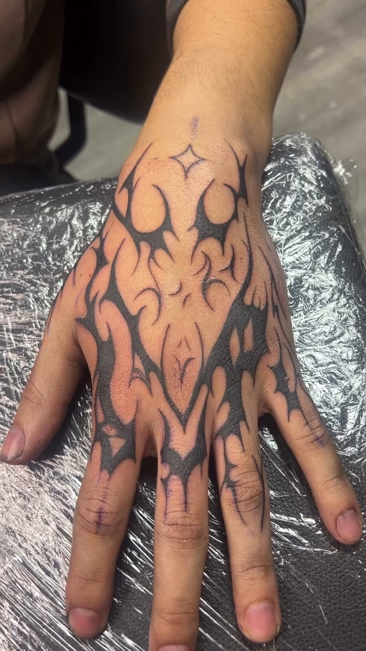 Tattoo by @anac.ttt — tribal