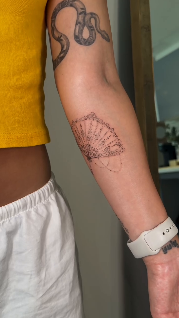 Tattoo by @vero.nika.tattoo β fine_line, illustrative