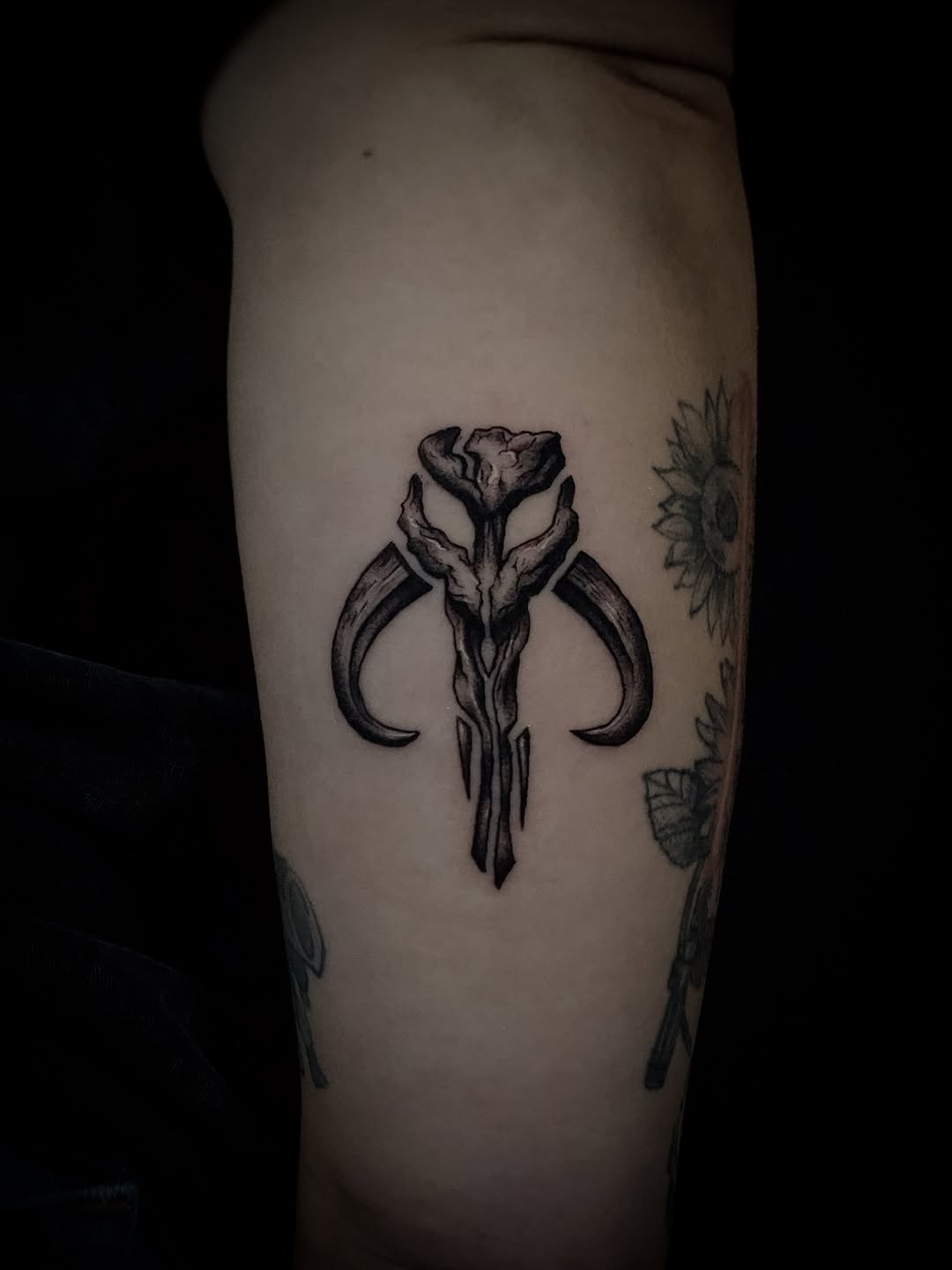 Tattoo by @kan.artistt — black_and_grey