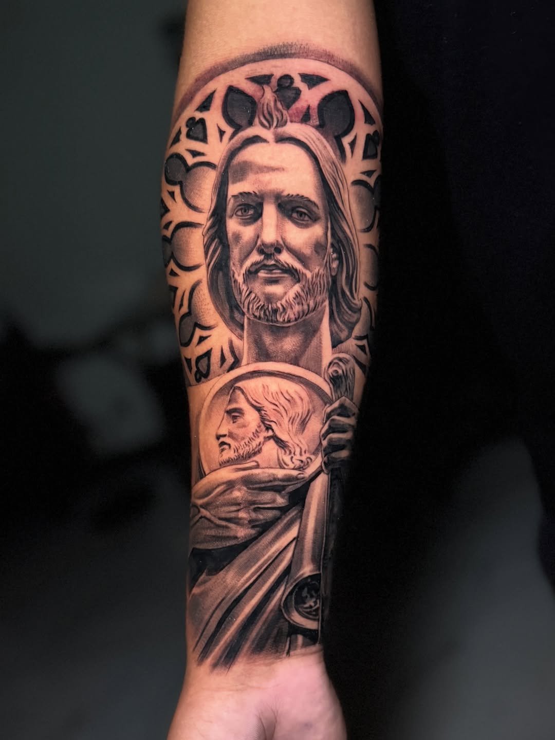 Tattoo by @elfamosoflames — black_and_grey, realism