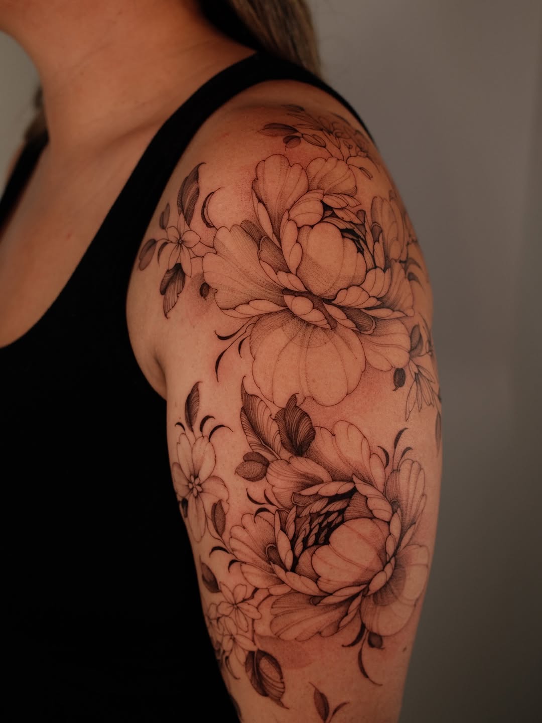 Tattoo by @lorietattoos โ blackwork