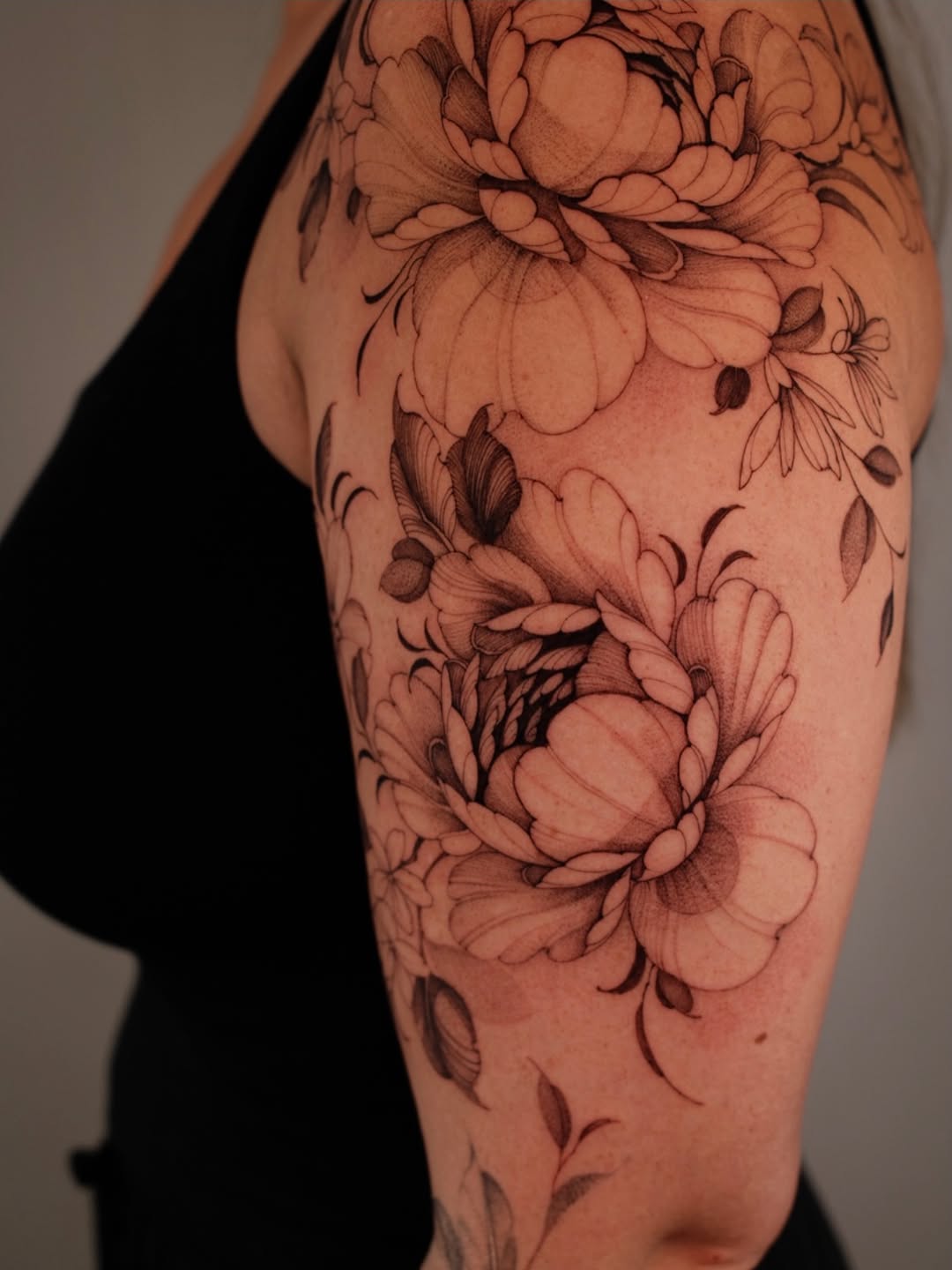 Tattoo by @lorietattoos โ blackwork
