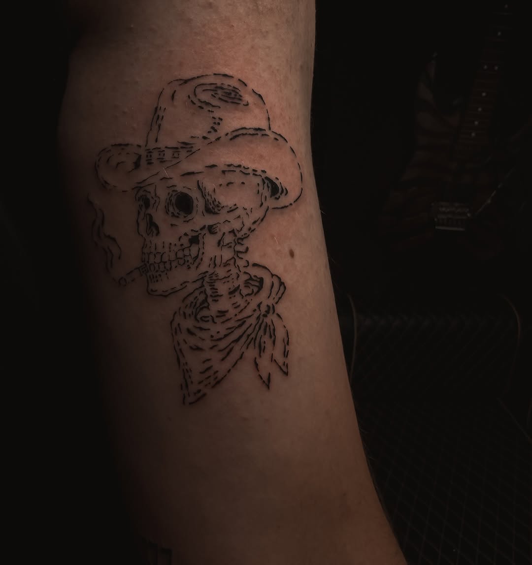 Tattoo by @red_rosalie_ โ illustrative, sketch