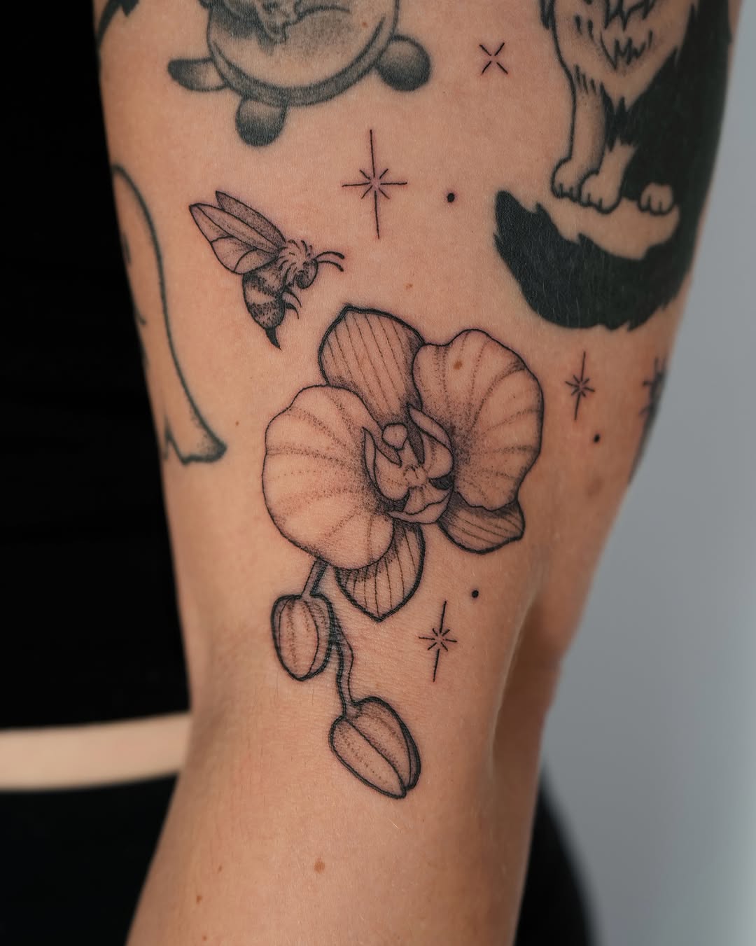 Tattoo by @mikaylasuetattoo — fine_line, black_and_grey