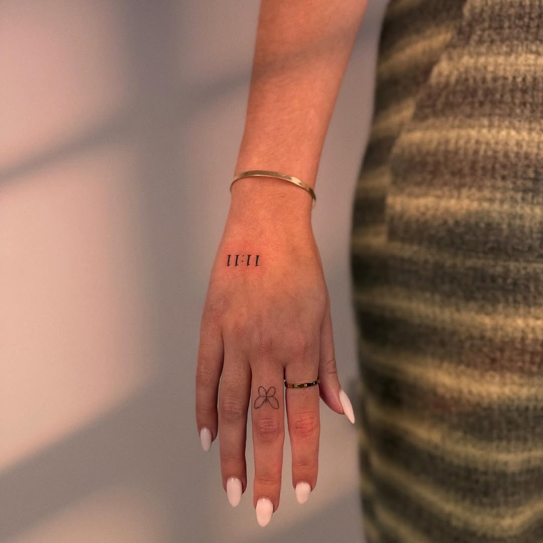 Tattoo by @ellie_tatts β fine_line, minimalist