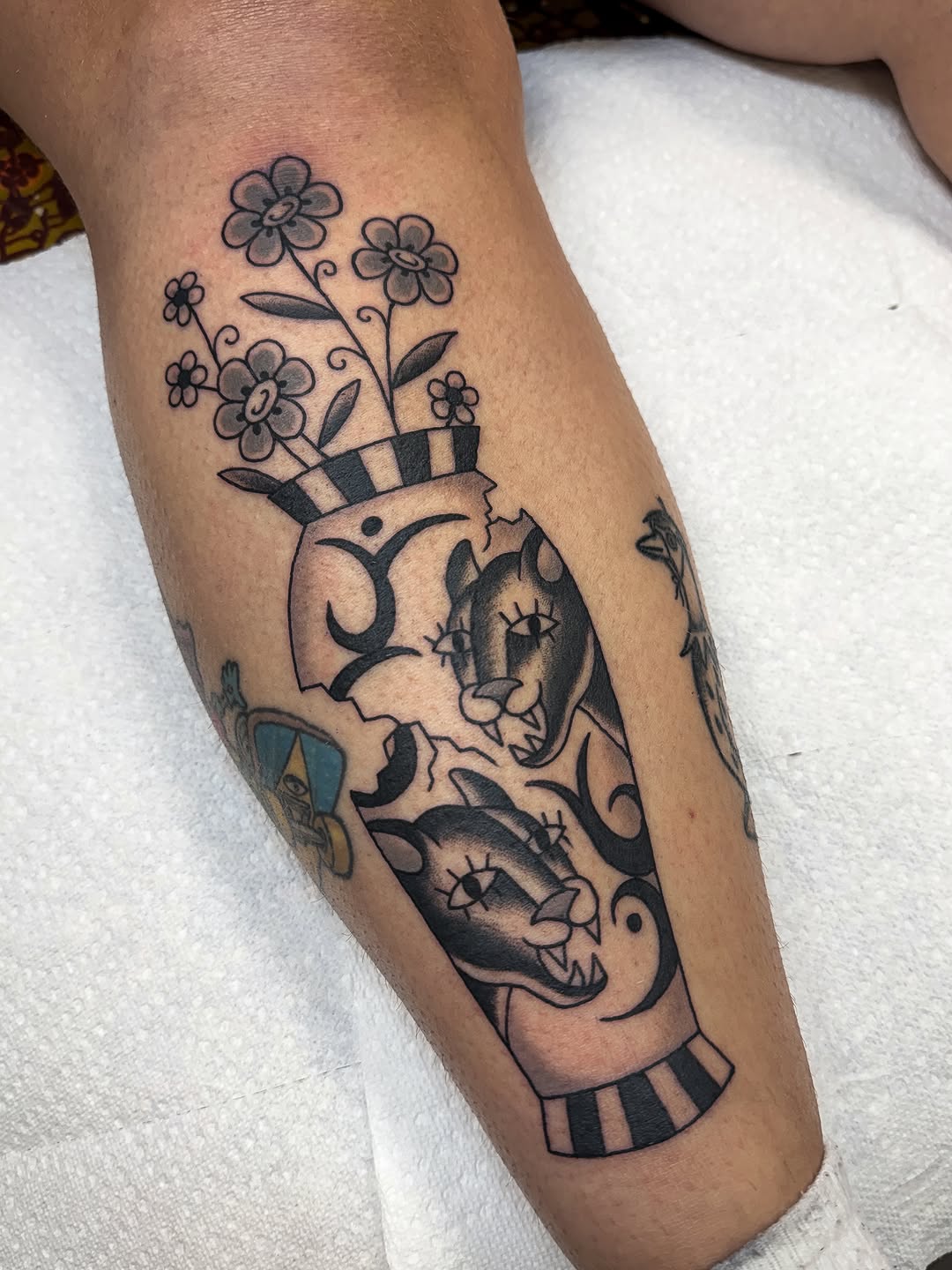 Tattoo by @hannaheddytattoo โ american_traditional