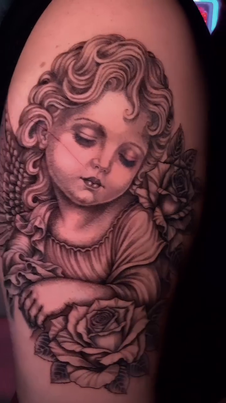 Tattoo by @chatos_tinta — black_and_grey