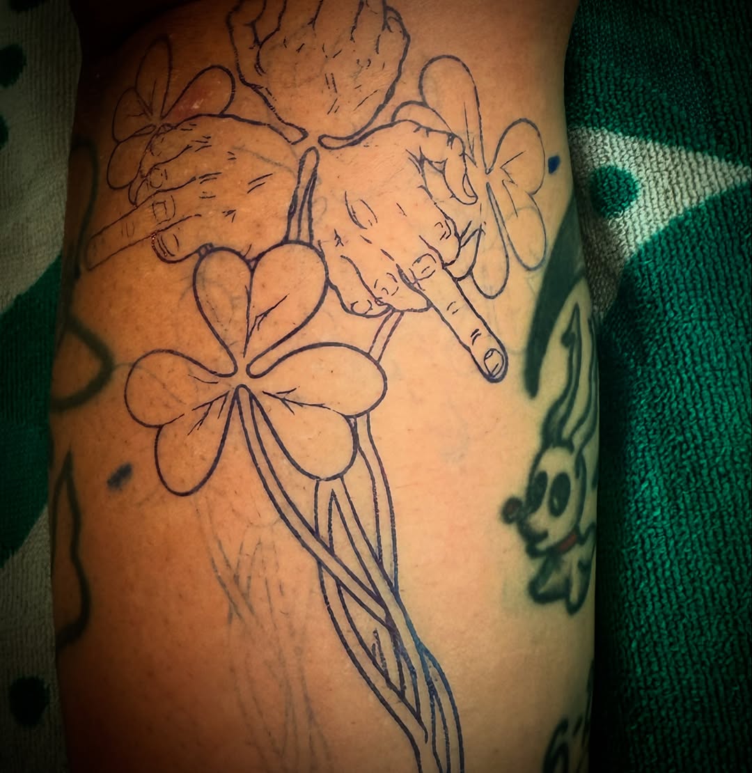 Tattoo by @wellaubietattin — illustrative
