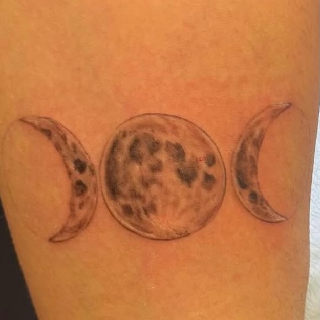 Tattoo by @enda_tattoo — black_and_grey, illustrative