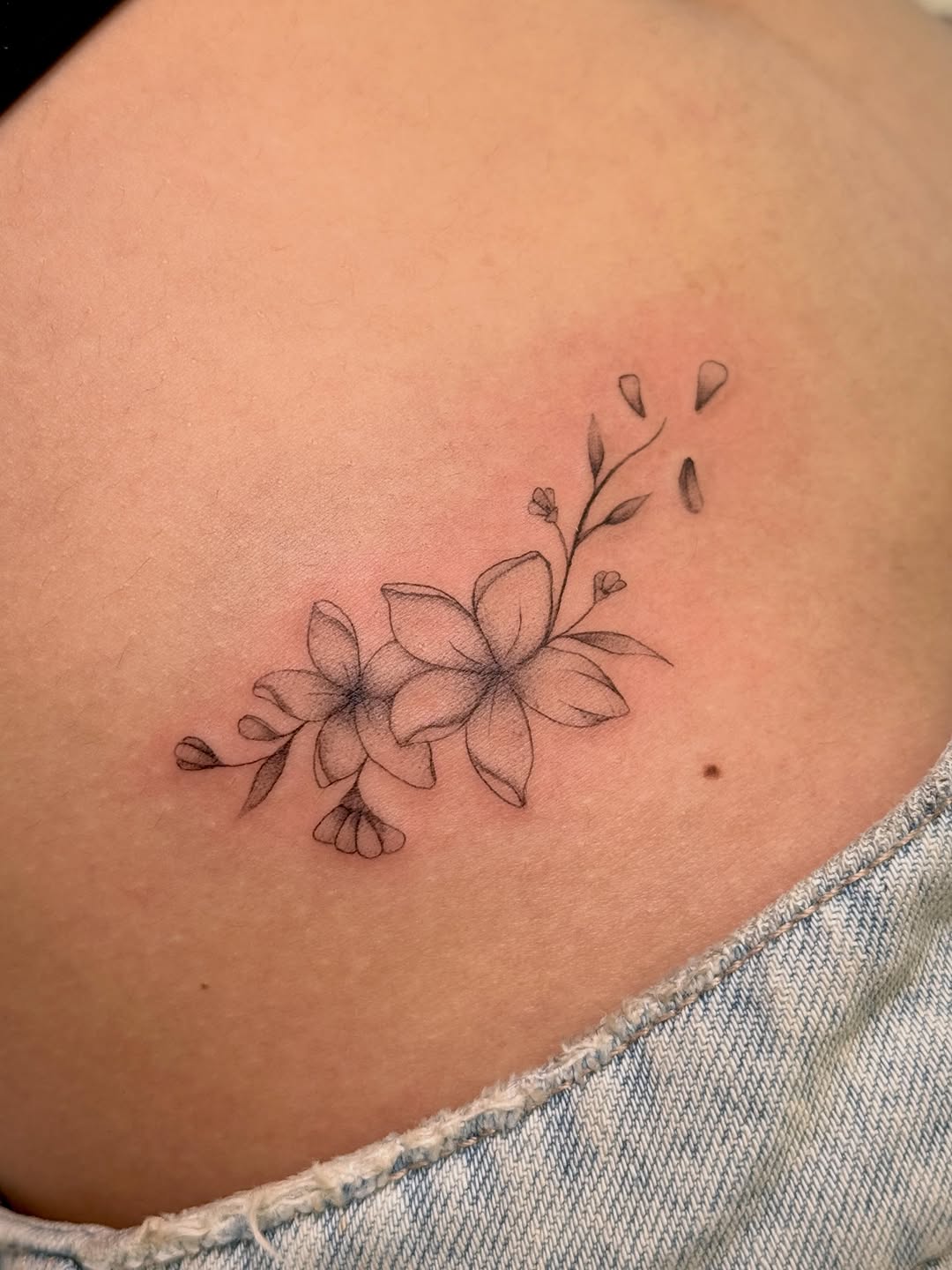 Tattoo by @peachytats.atl โ fine_line