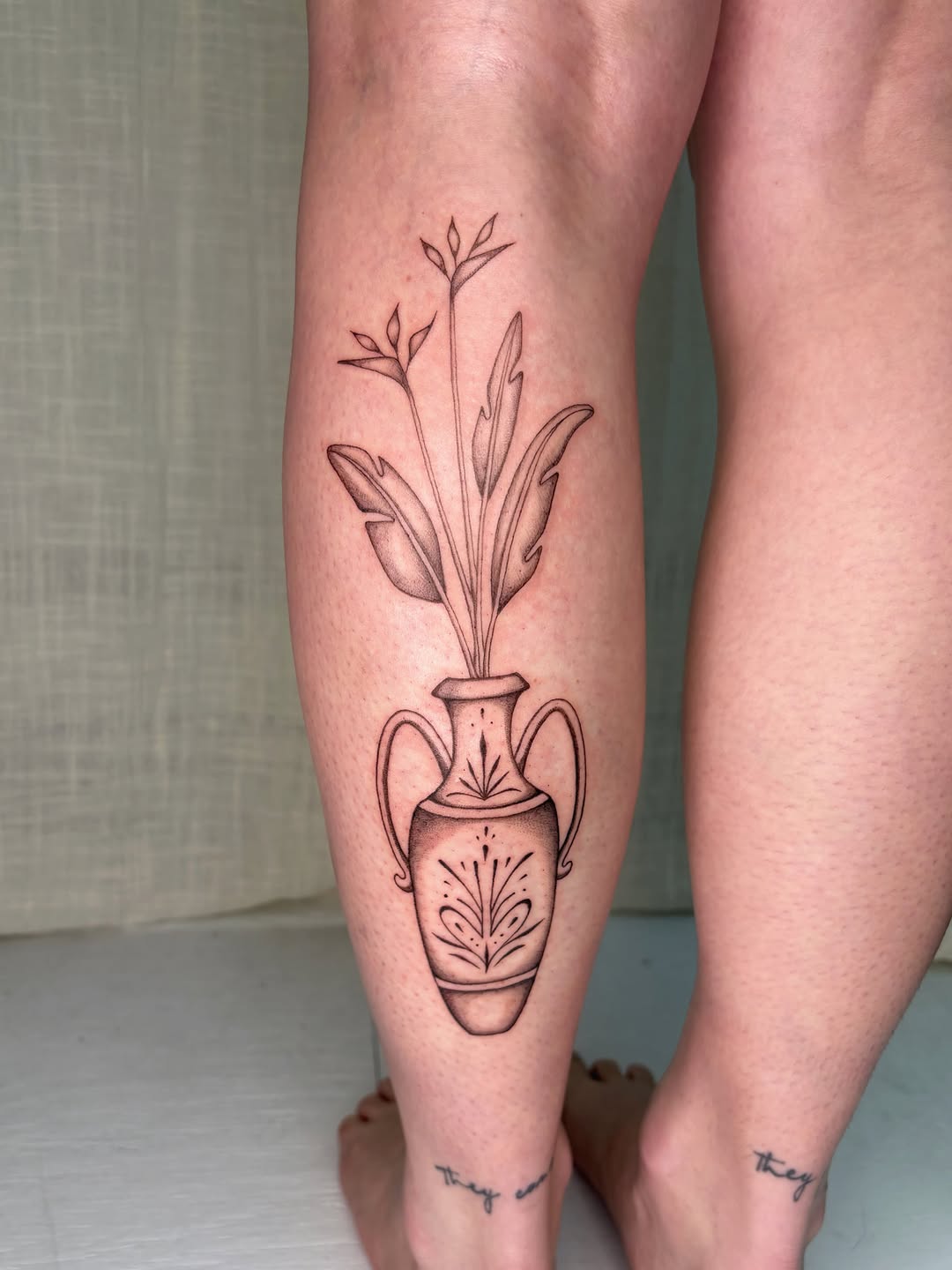 Tattoo by @en.terra — fine_line, dotwork