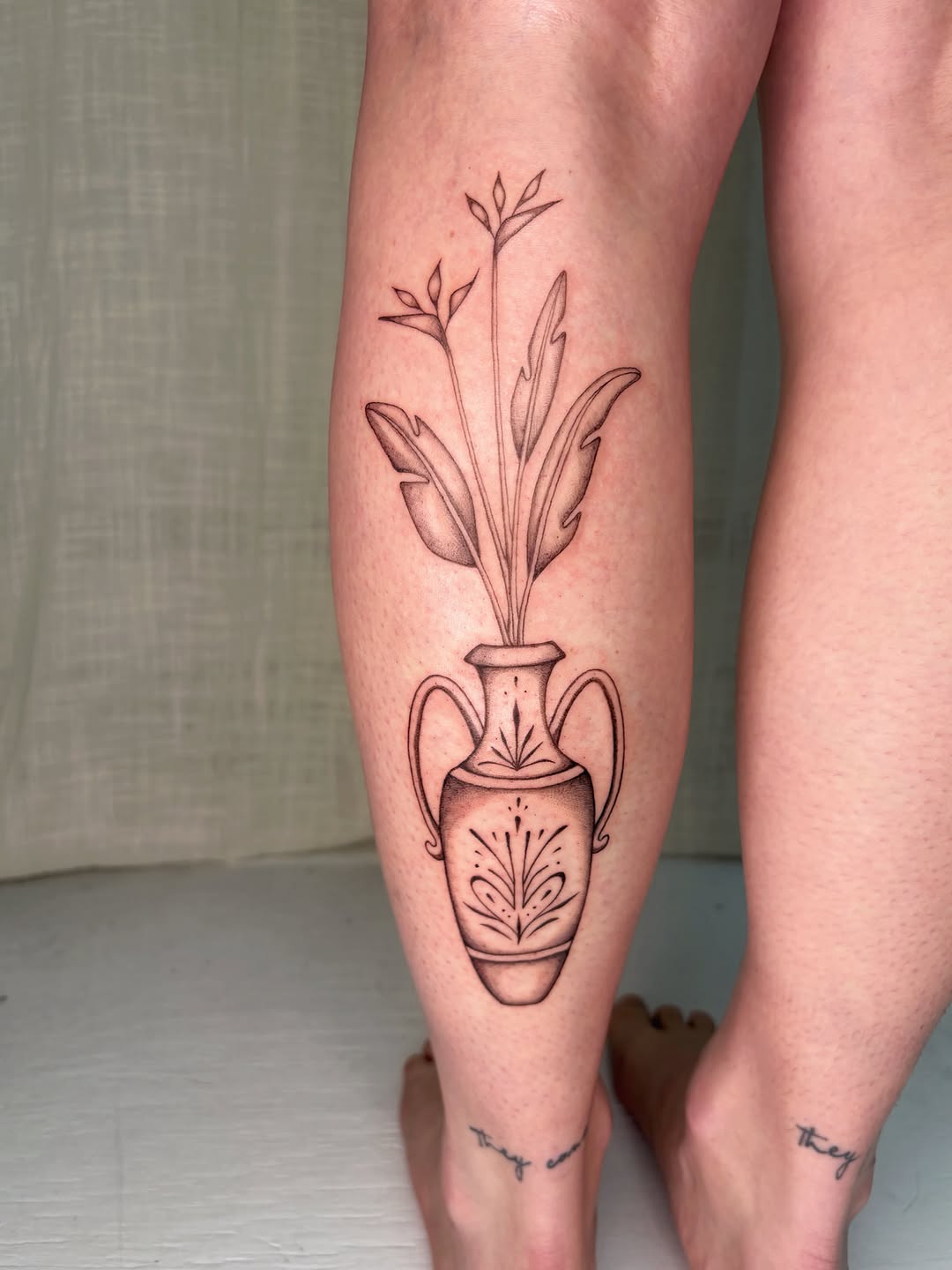 Tattoo by @en.terra — fine_line, dotwork
