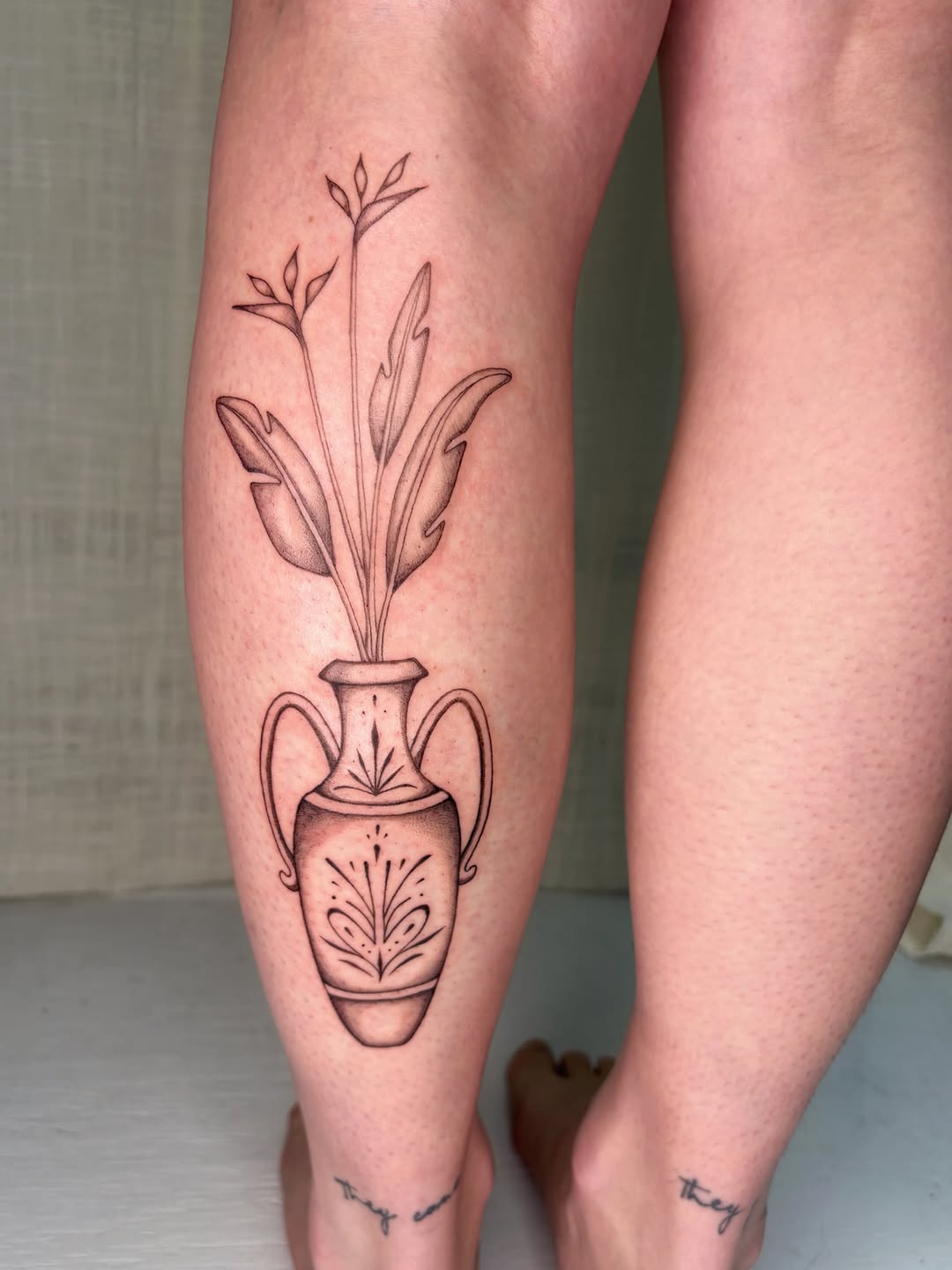 Tattoo by @en.terra — fine_line, dotwork