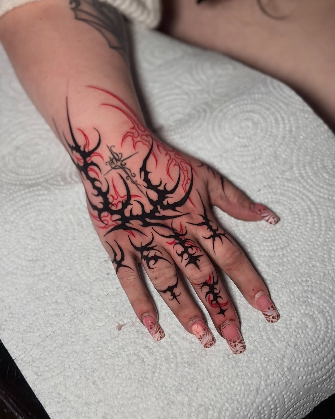 Tattoo by @heav3ntatts — blackwork