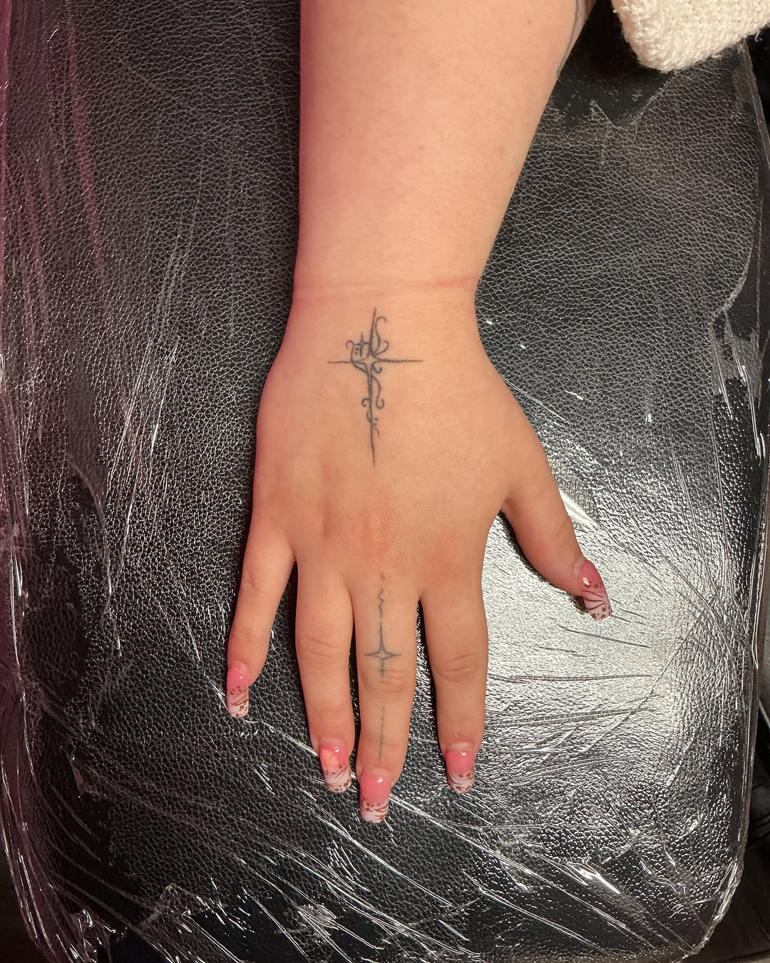 Tattoo by @heav3ntatts — fine_line