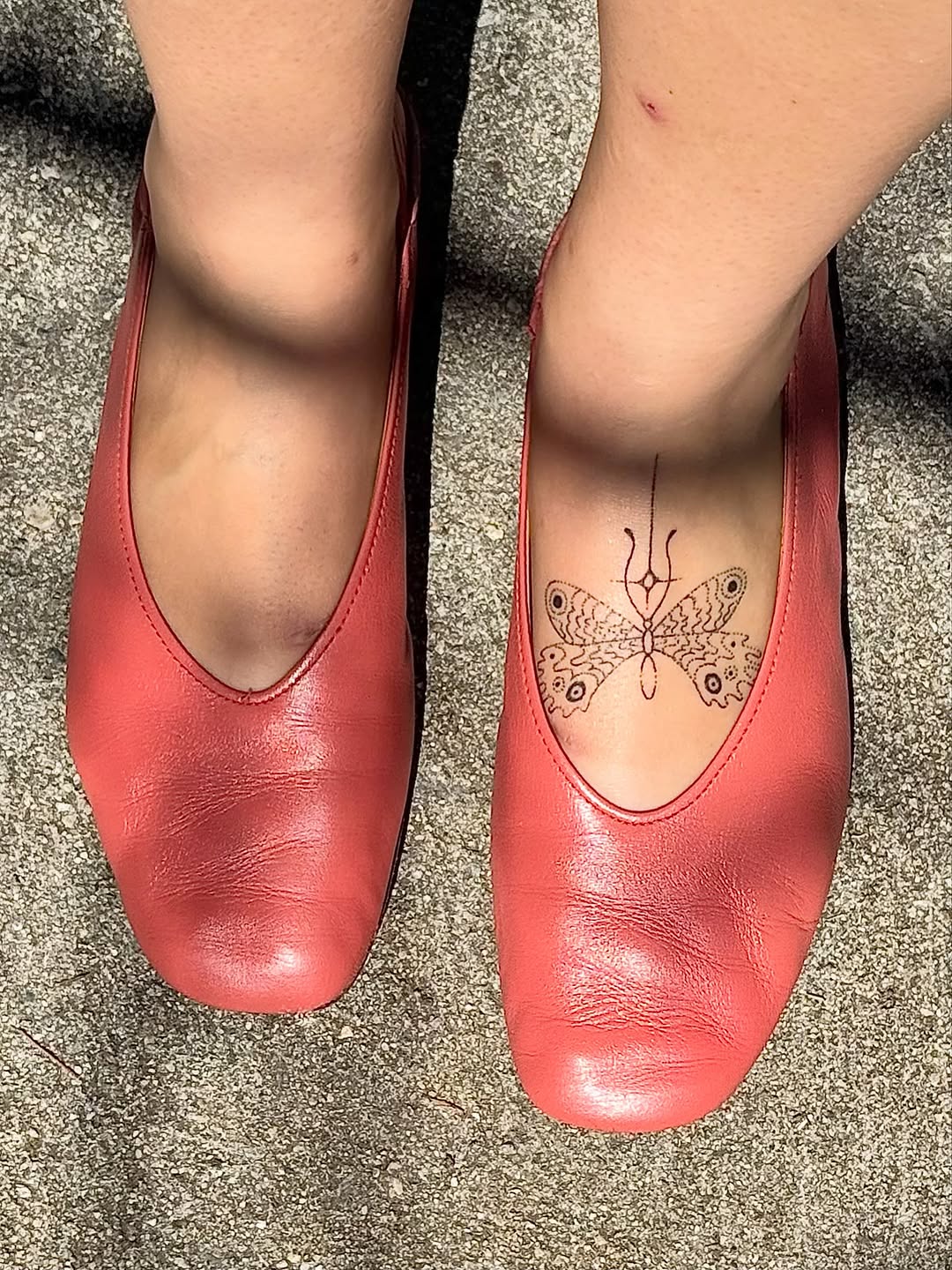 Tattoo by @nicoletty_ — fine_line, dotwork