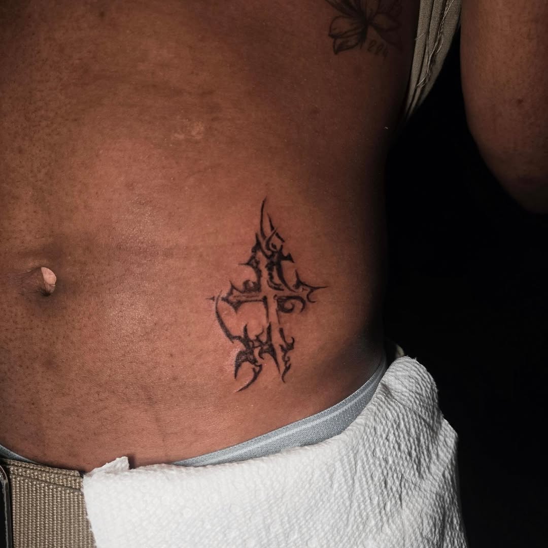 Tattoo by @scarletdaggerink β blackwork