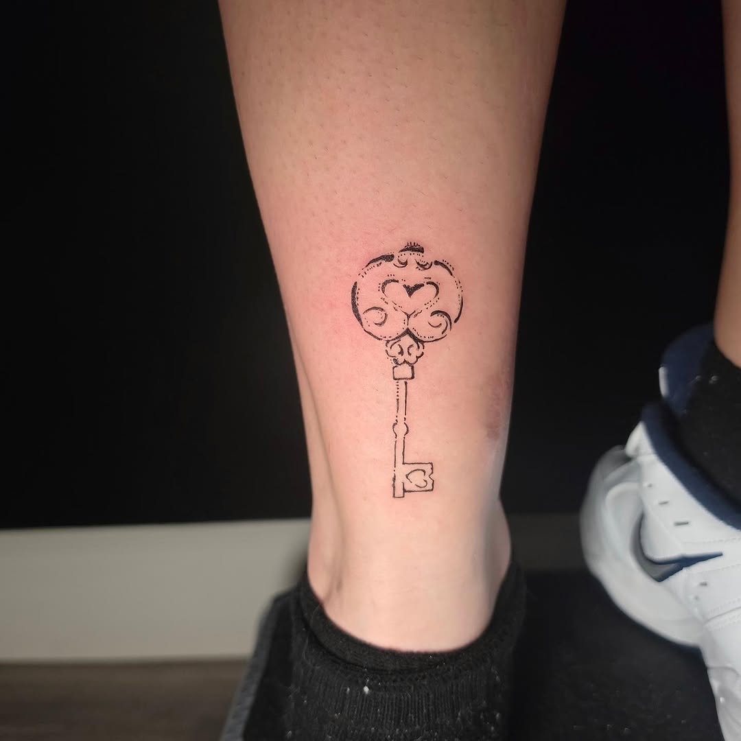 Tattoo by @scarletdaggerink β fine_line