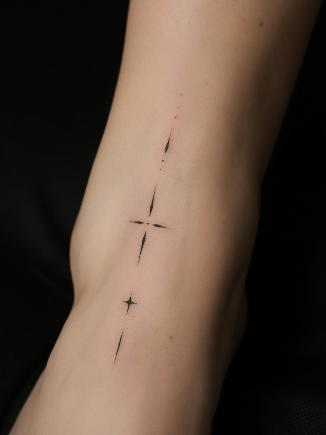 Tattoo by @auras.tattoos — fine_line, minimalist