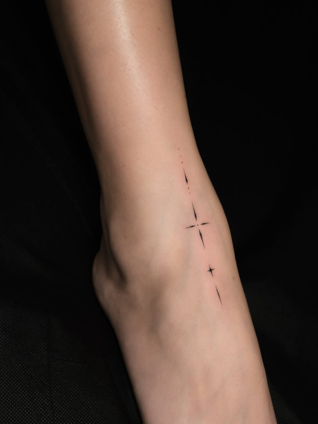 Tattoo by @auras.tattoos — fine_line, minimalist