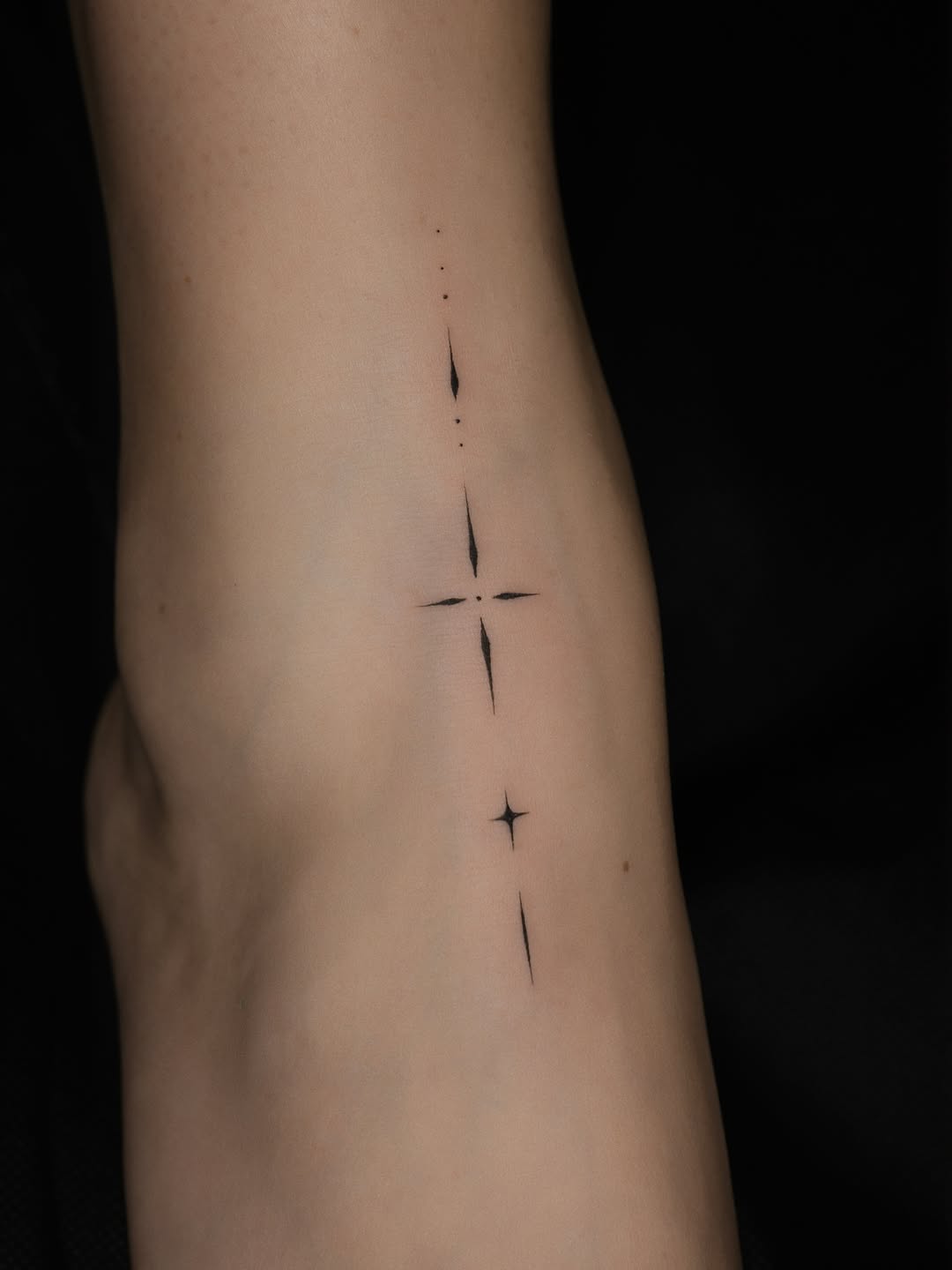 Tattoo by @auras.tattoos — fine_line, minimalist