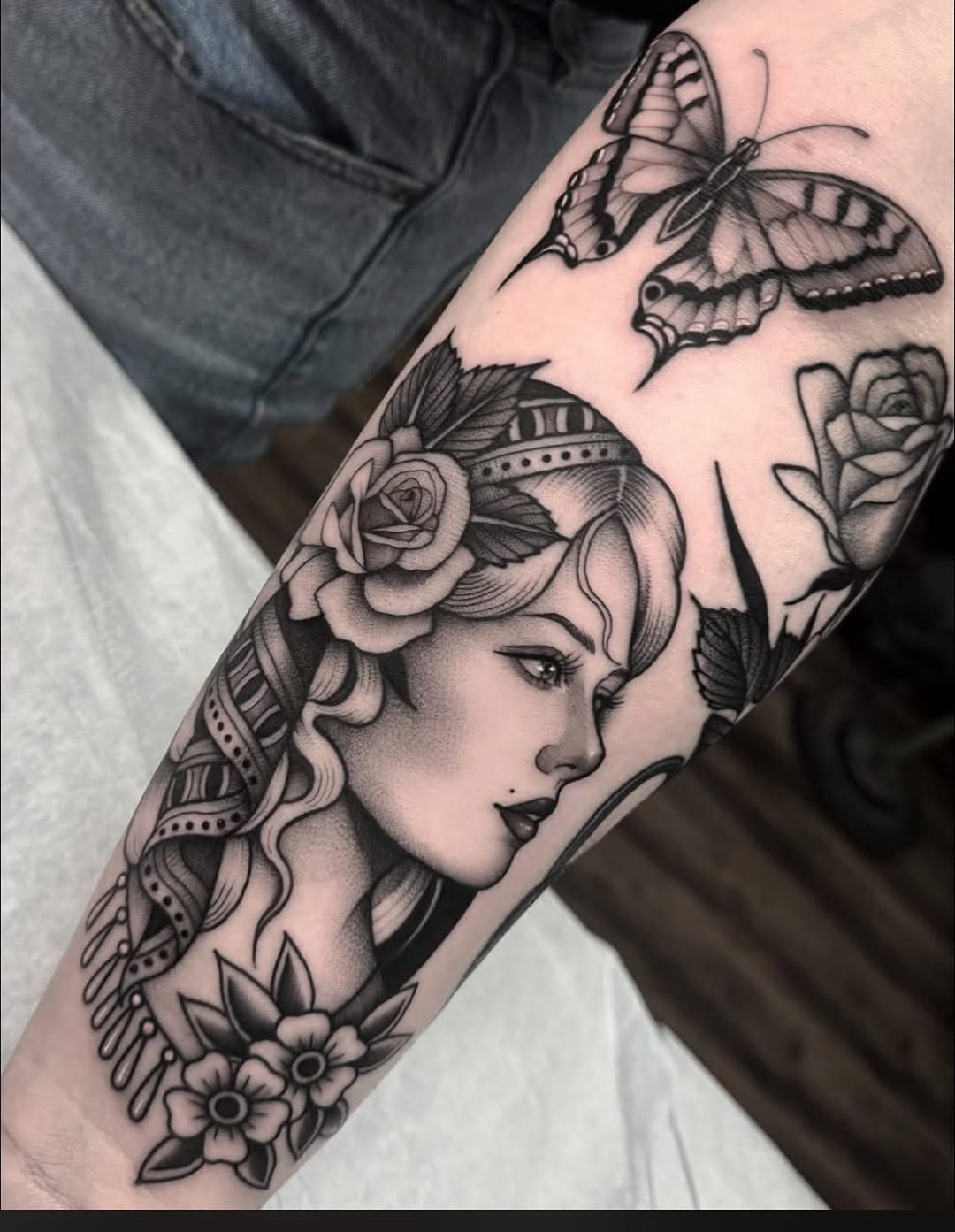 Tattoo by @lunalucerotattoo โ black_and_grey