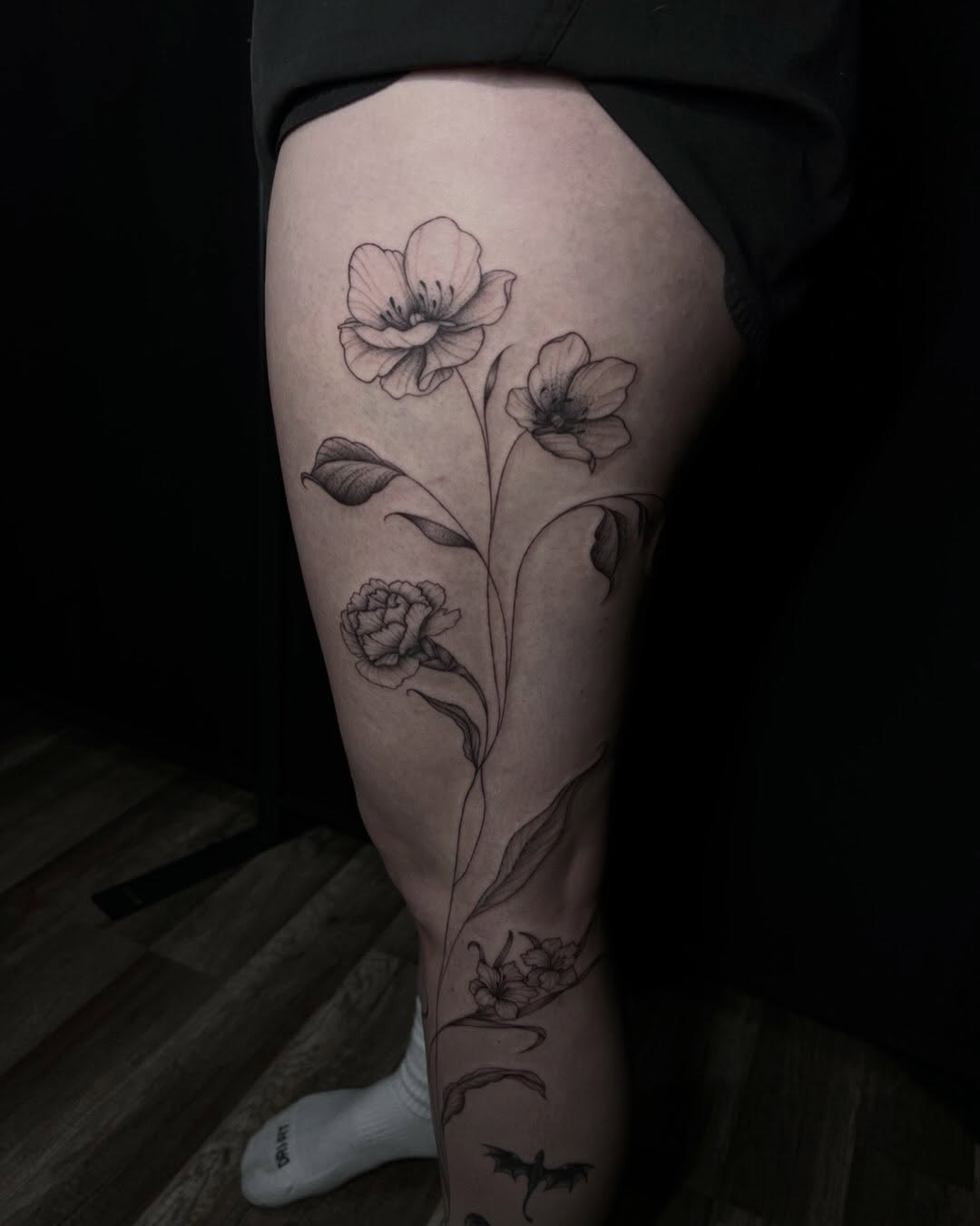 Tattoo by @iraymi.tattoos โ fine_line